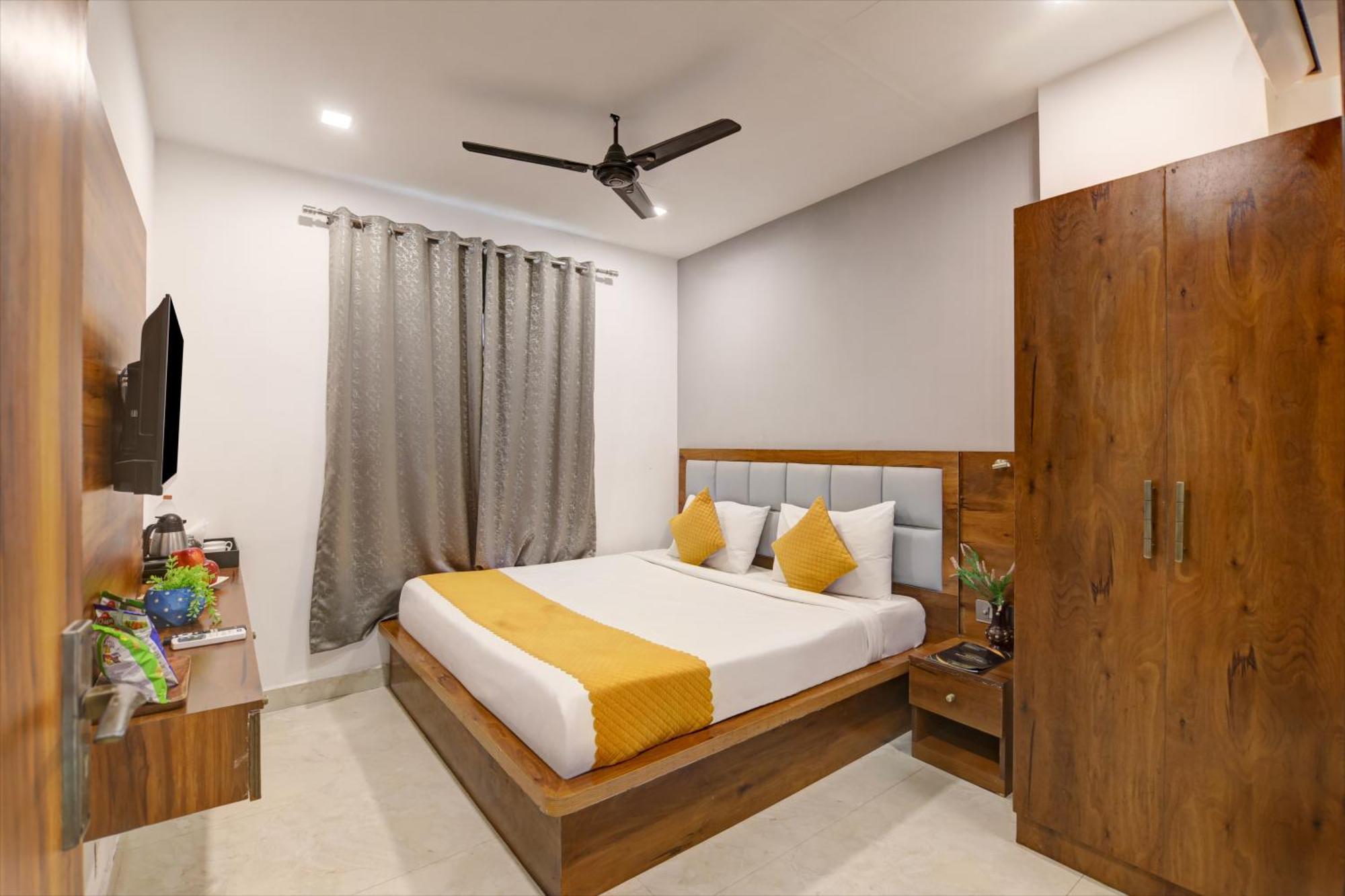 Status By Hotel The Emporio Ghaziabad Exterior foto