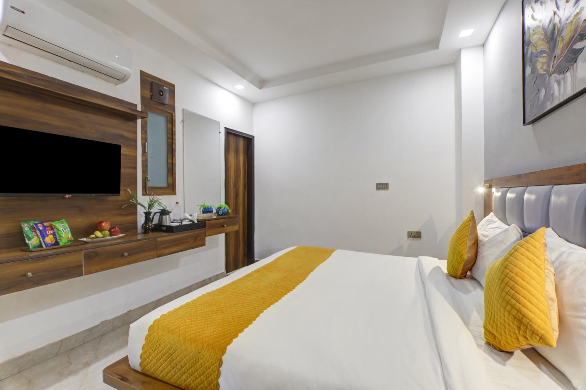 Status By Hotel The Emporio Ghaziabad Exterior foto