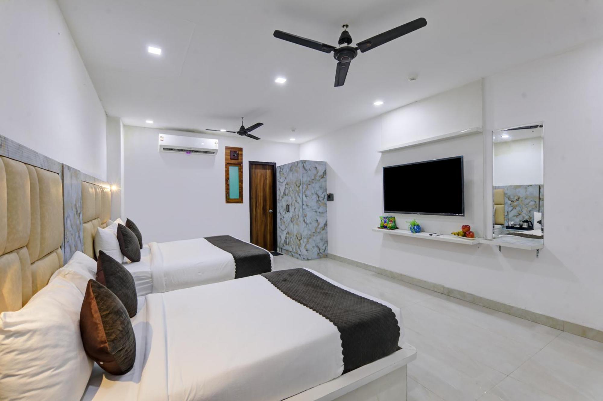 Status By Hotel The Emporio Ghaziabad Exterior foto