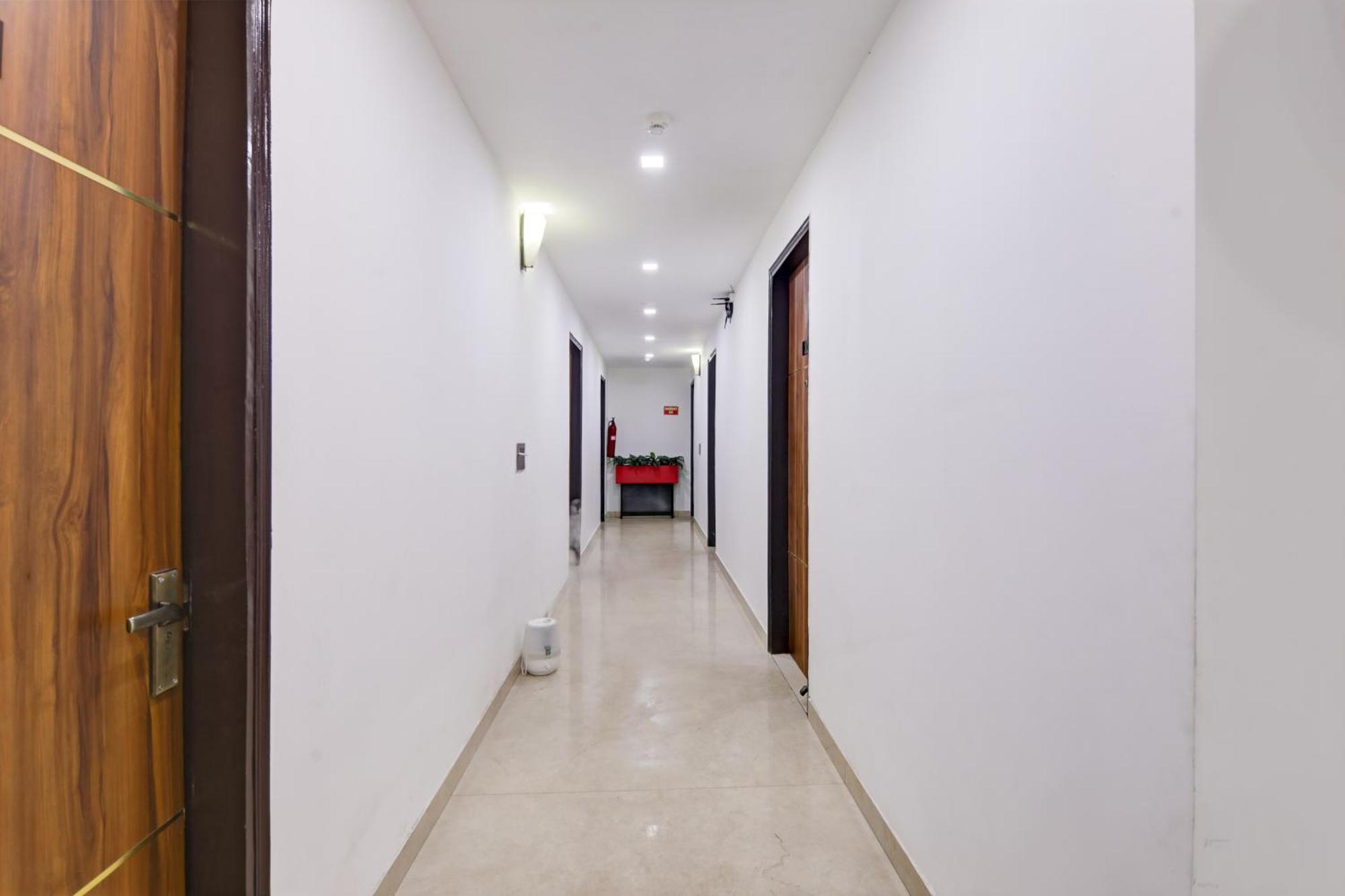 Status By Hotel The Emporio Ghaziabad Exterior foto