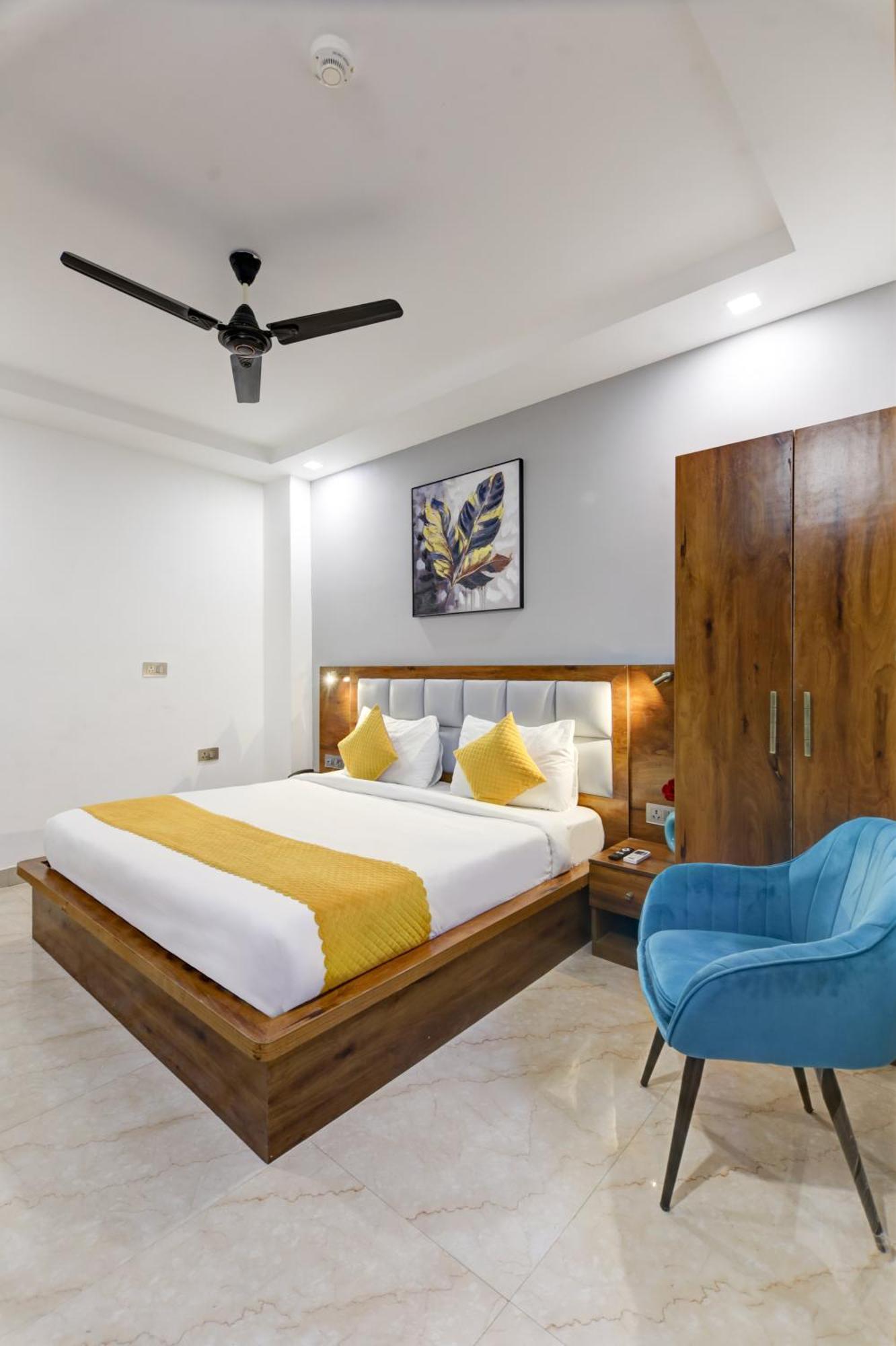 Status By Hotel The Emporio Ghaziabad Exterior foto